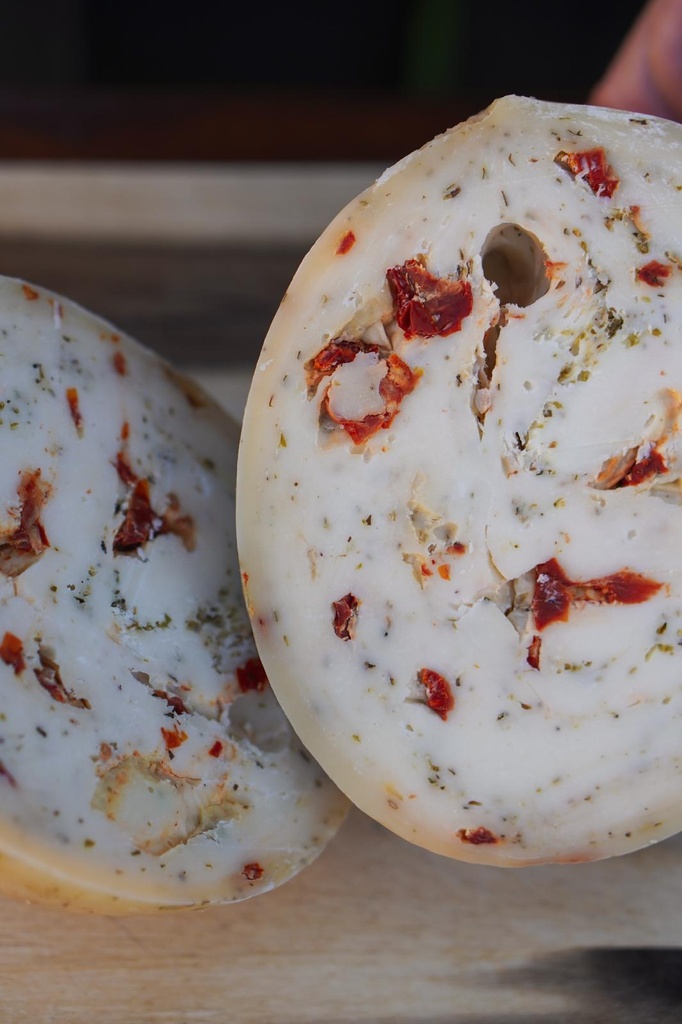 Cacio uovo pomodori secchi e origano